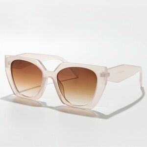 🕶️ Cream Oversized Cat-Eye Sunglasses with Gradient Lenses New Never Opened